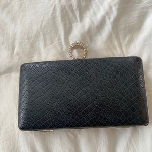 Black clutch